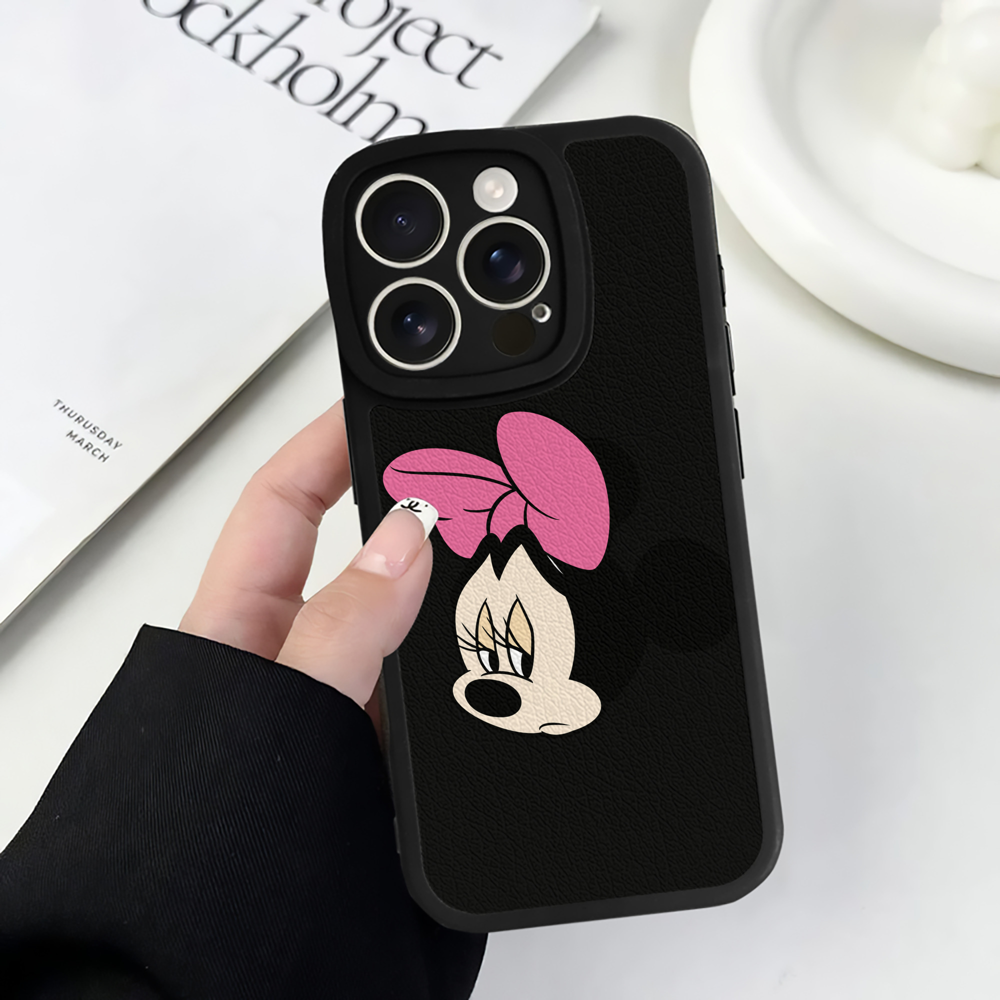 （画像用） ミッキーマウス Mickey Mouse 【iPhone 16シリーズ対応】シリコンスマホケース（レザー調） 材質：シリコン